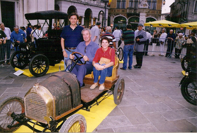 Gianni Codiferro e la moglie Barbara con Michel Bugatti, figlio del grande Ettore